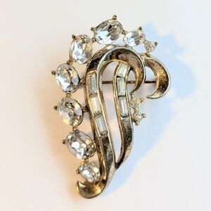 RARE Vtg 1950s TRIFARI Alfred Phillipe Baguette Oval Gold Tone Pin Brooch